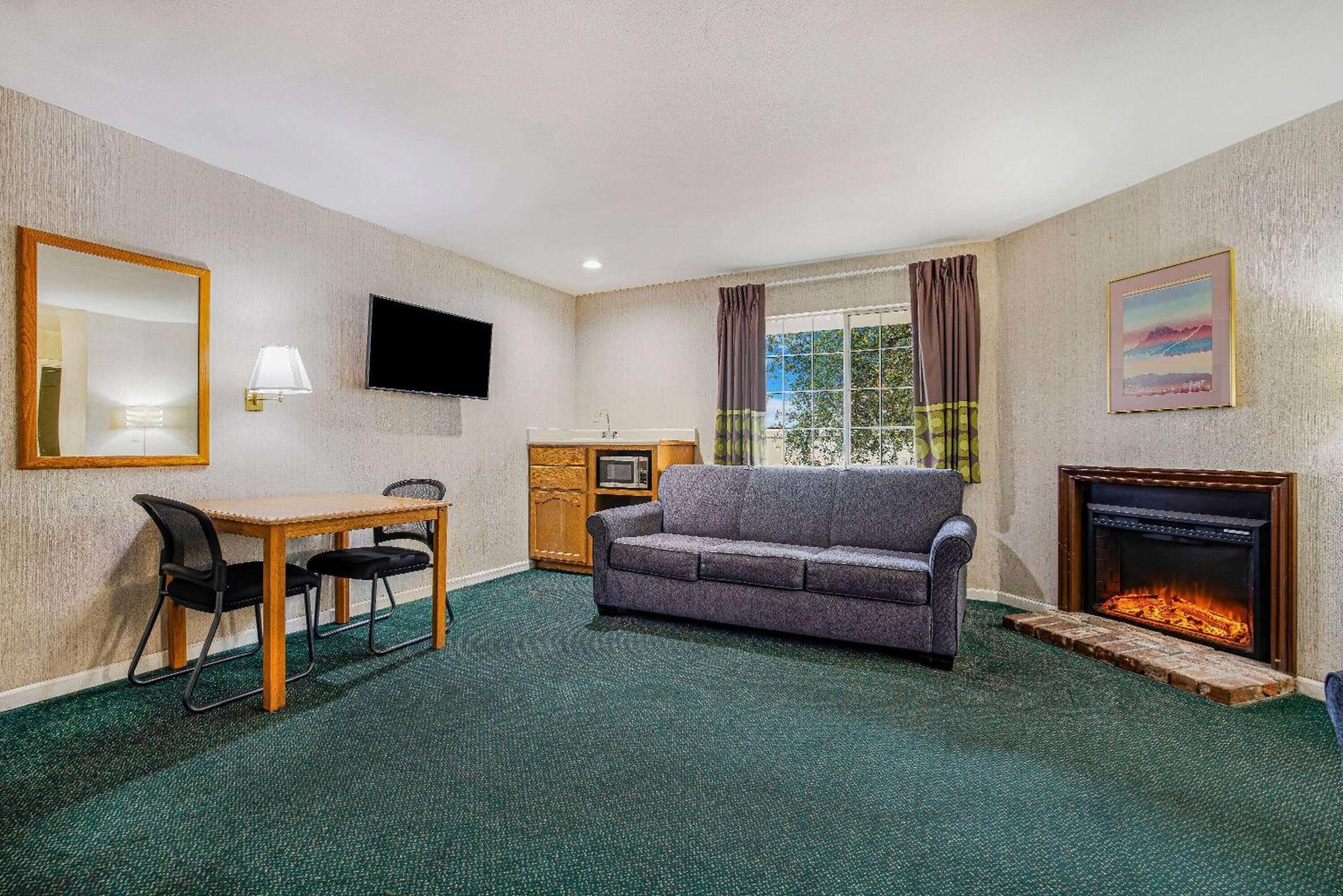 Hotel Super 8 By Wyndham Auburn Zewnętrze zdjęcie